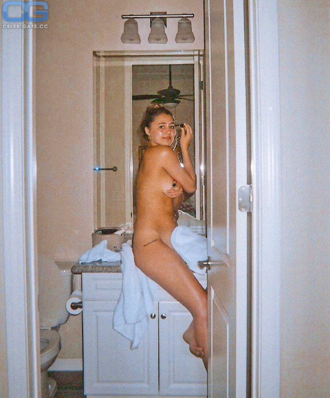 Lia Marie Johnson leaked nudes