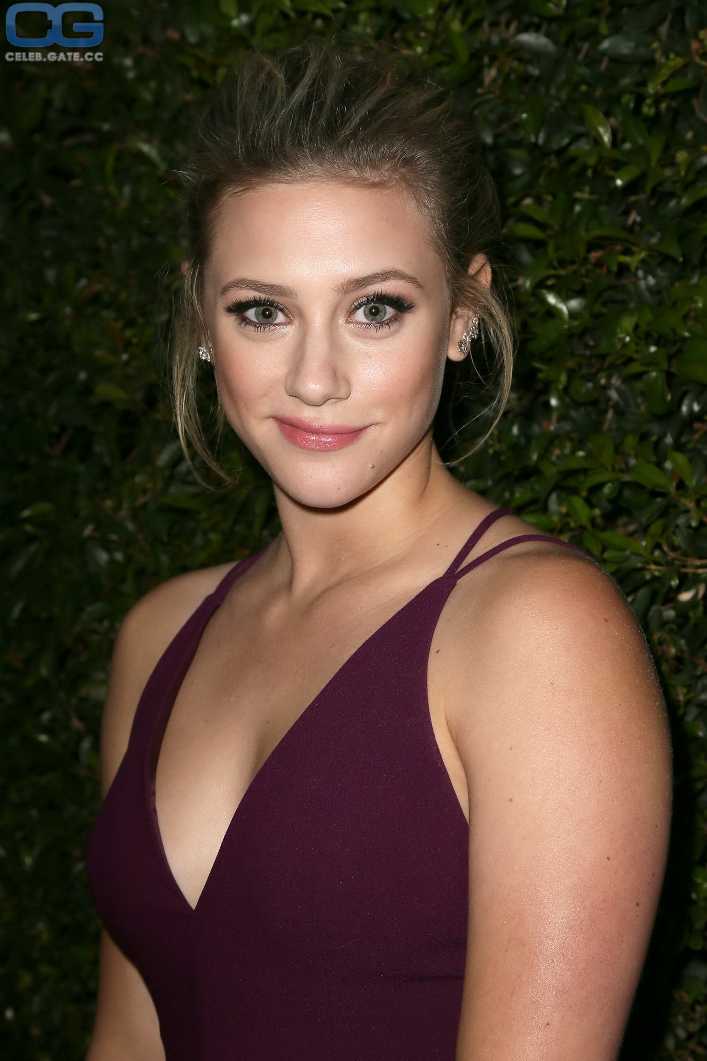 Lili Reinhart 