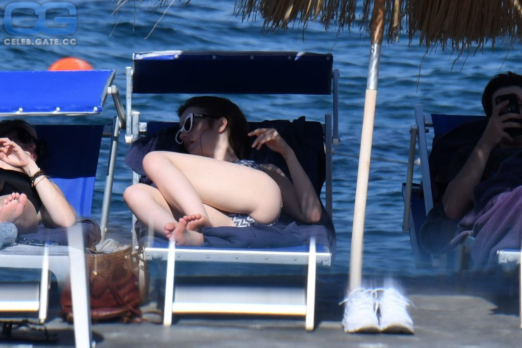 Lily Collins body