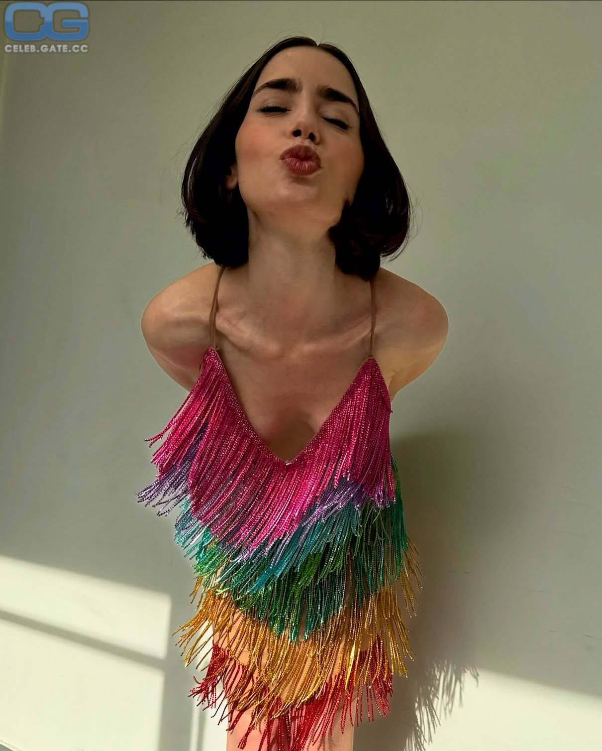 Lily Collins 