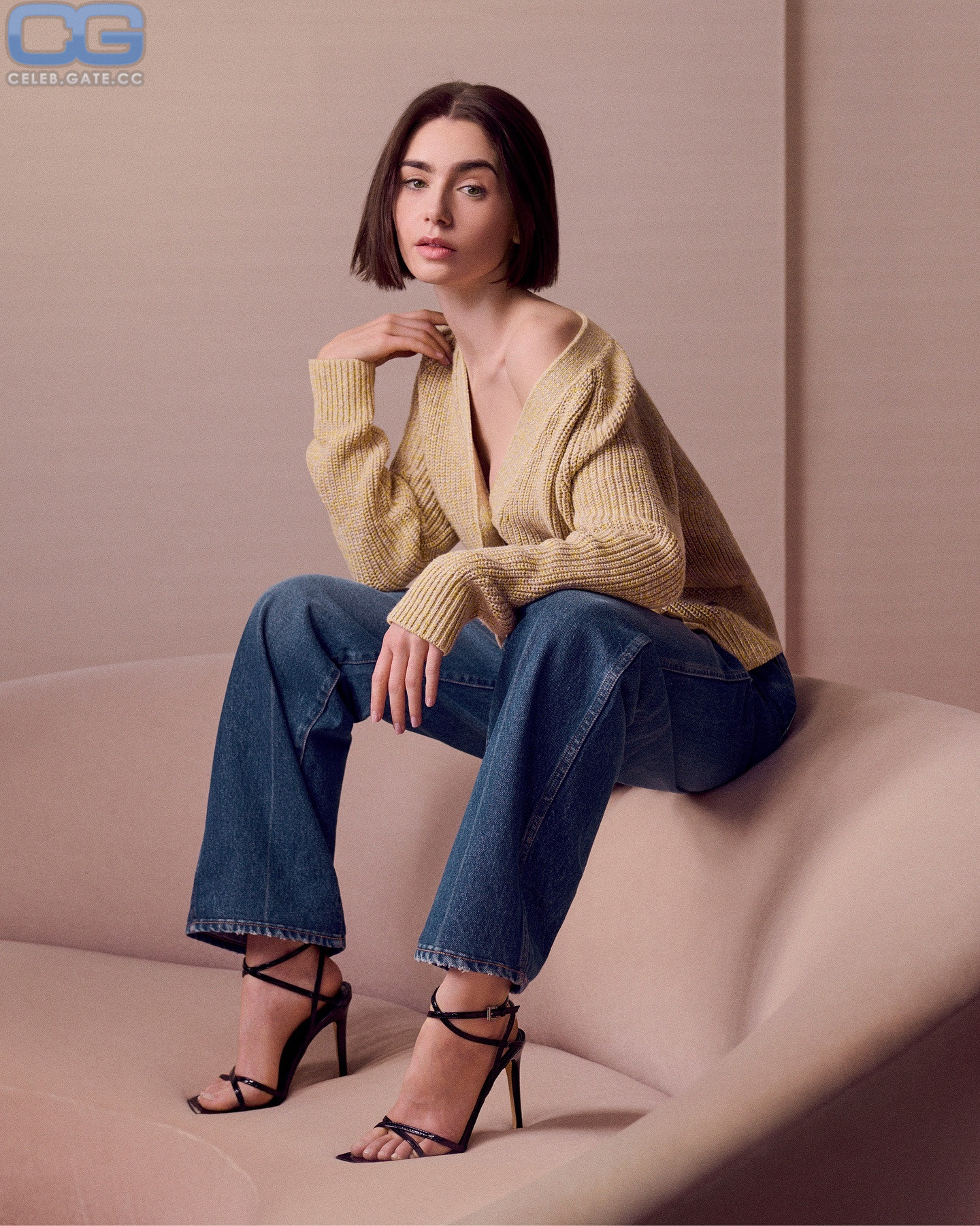 Lily Collins 