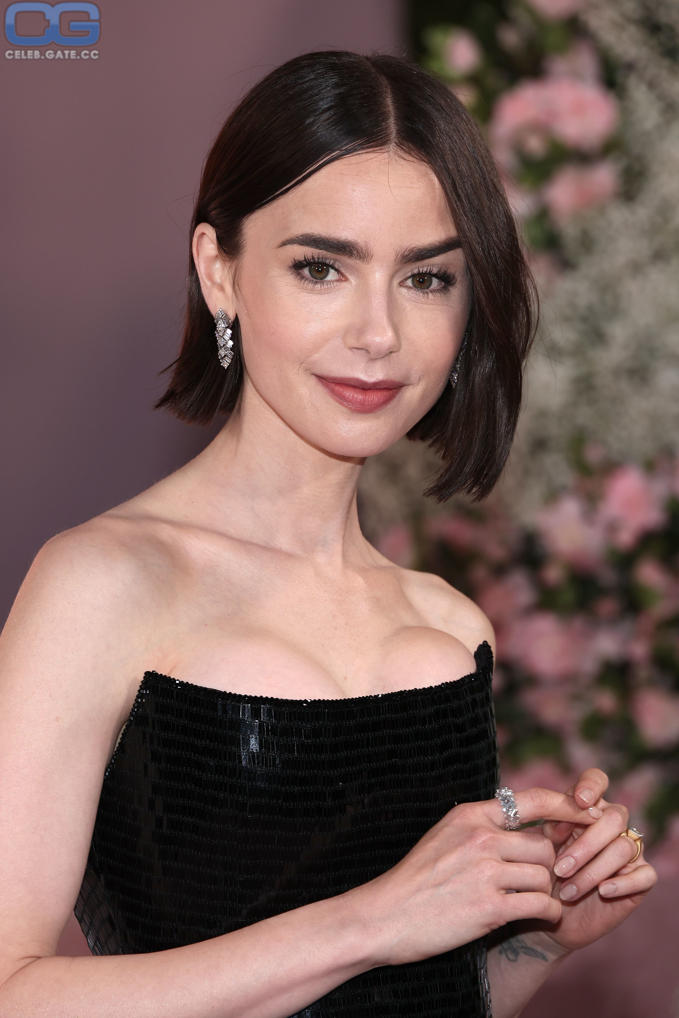 Lily Collins 