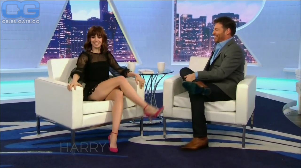 Lily Collins 