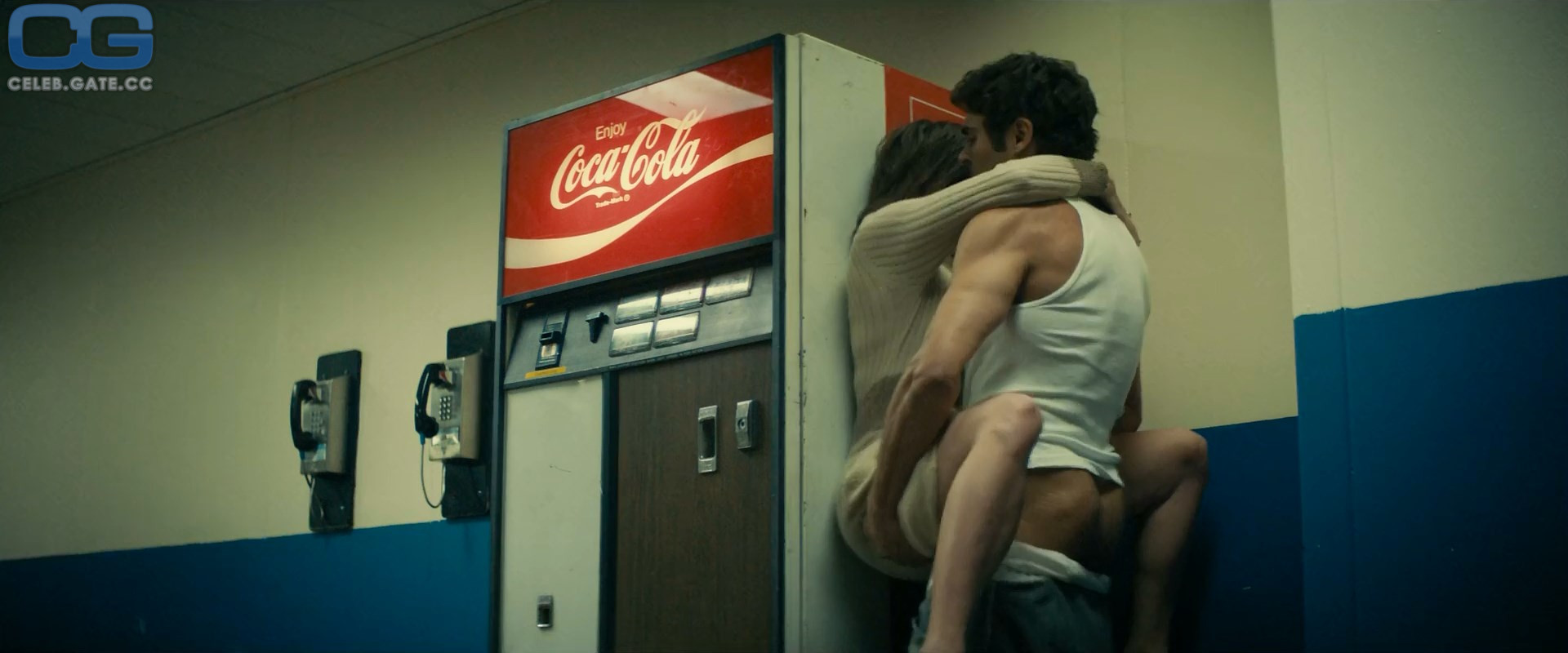 Lily Collins 