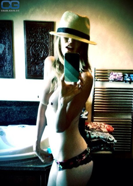 Lori Heuring nude pic
