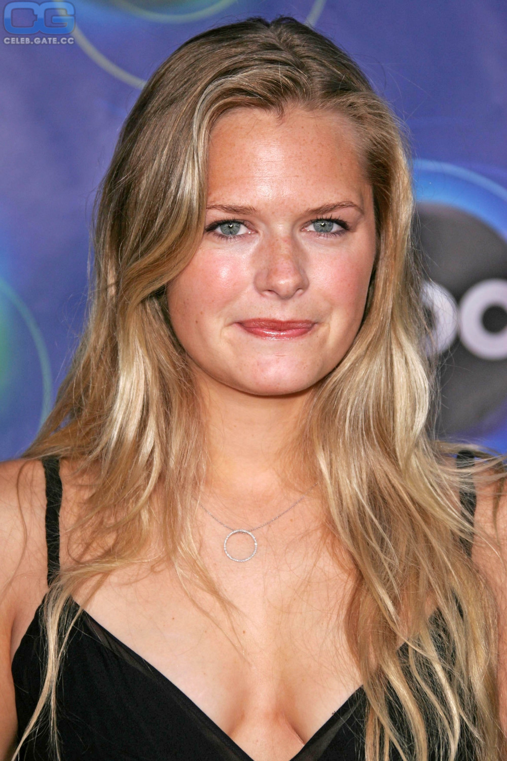 Maggie Lawson cleavage