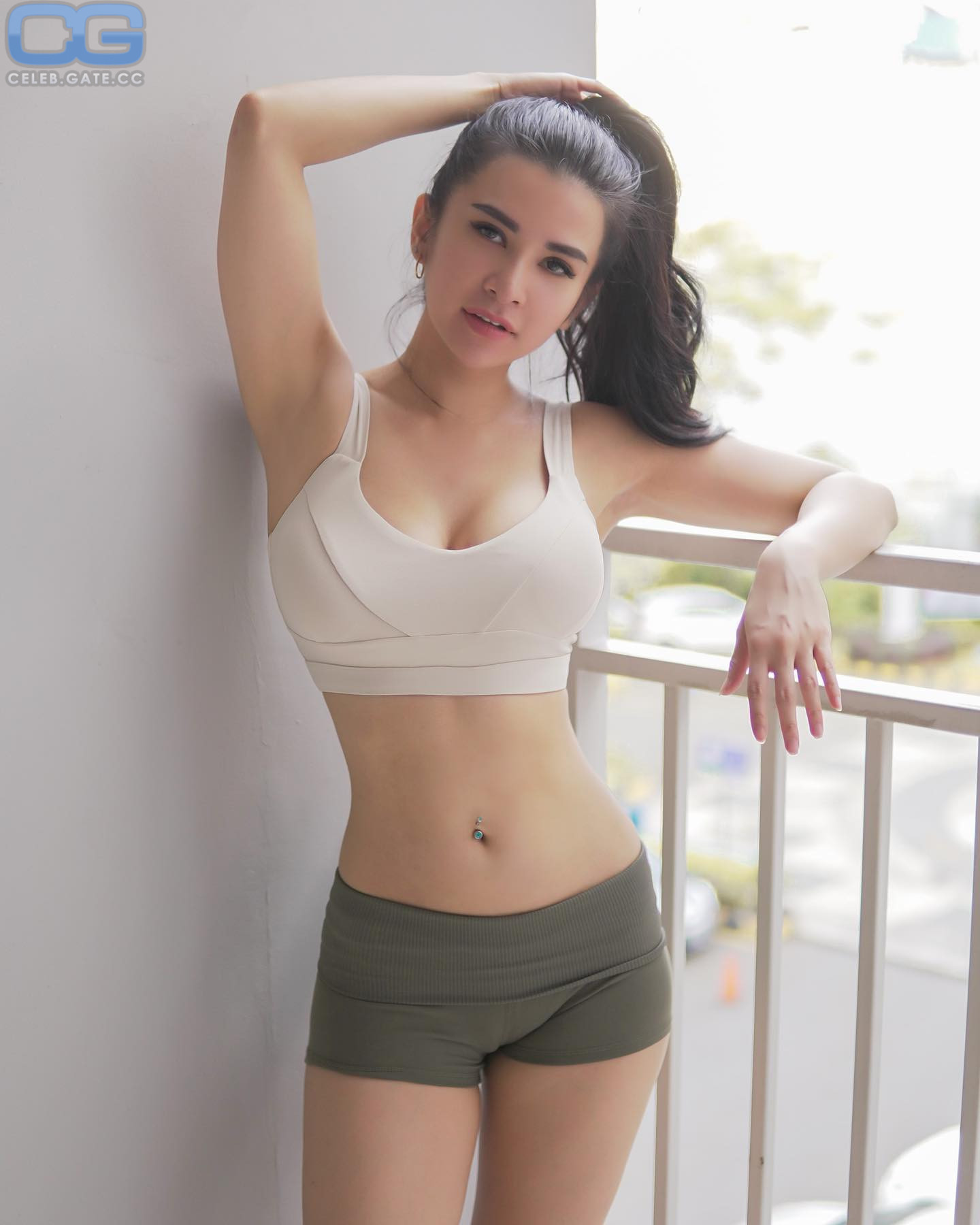 Maria Vania 