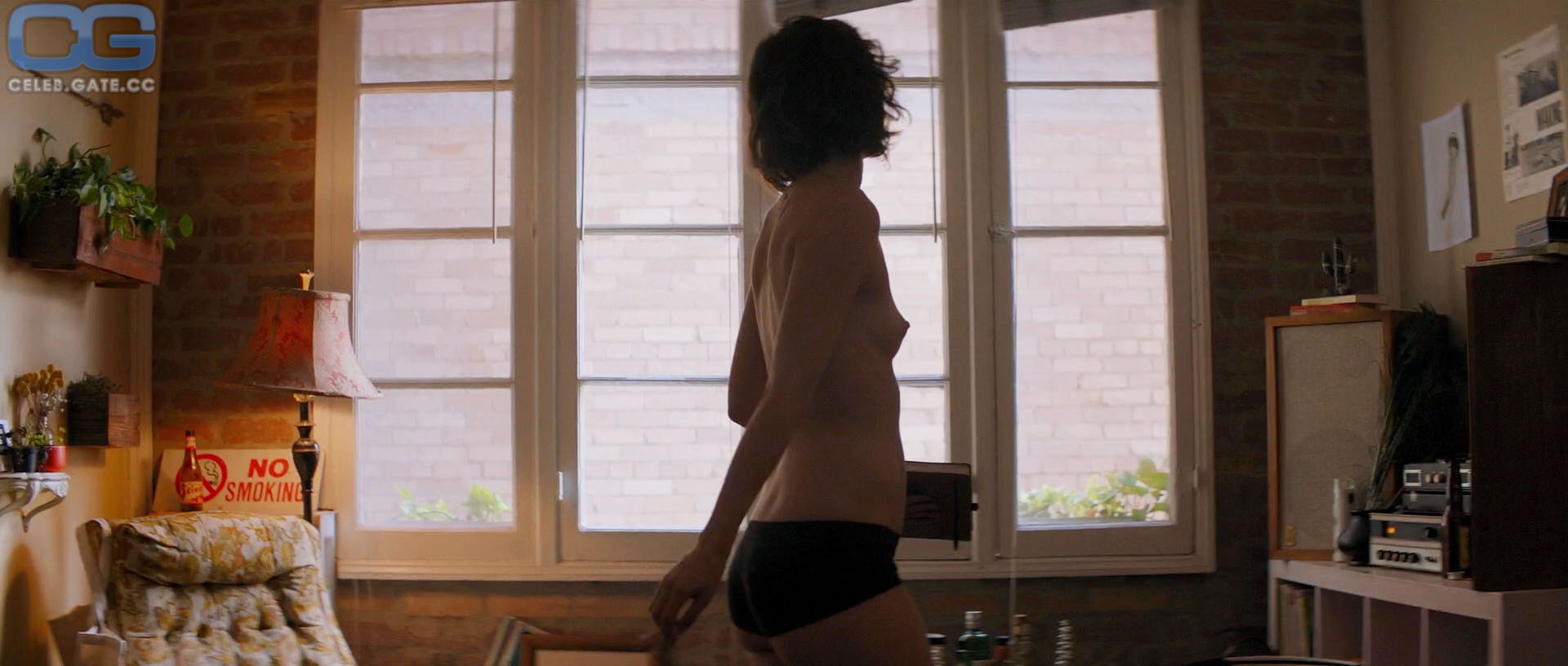 Mary Elizabeth Winstead topless scene