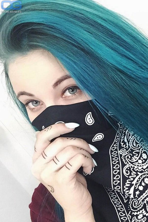 Melina Sophie blaue haare