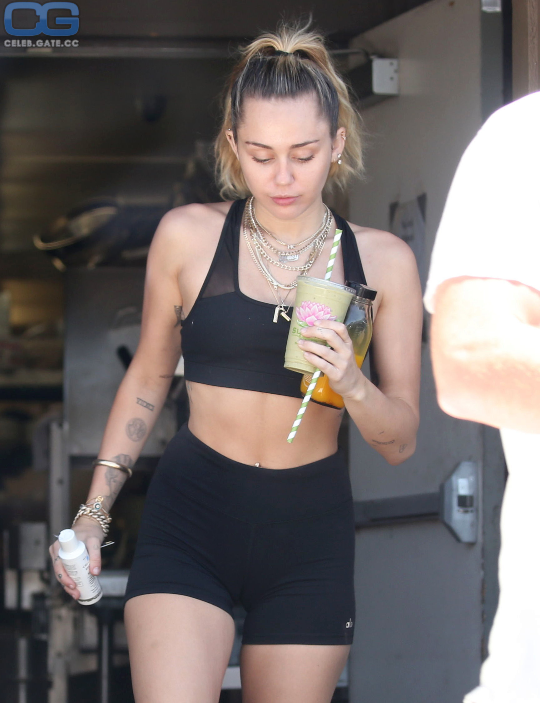 Miley Cyrus cameltoe