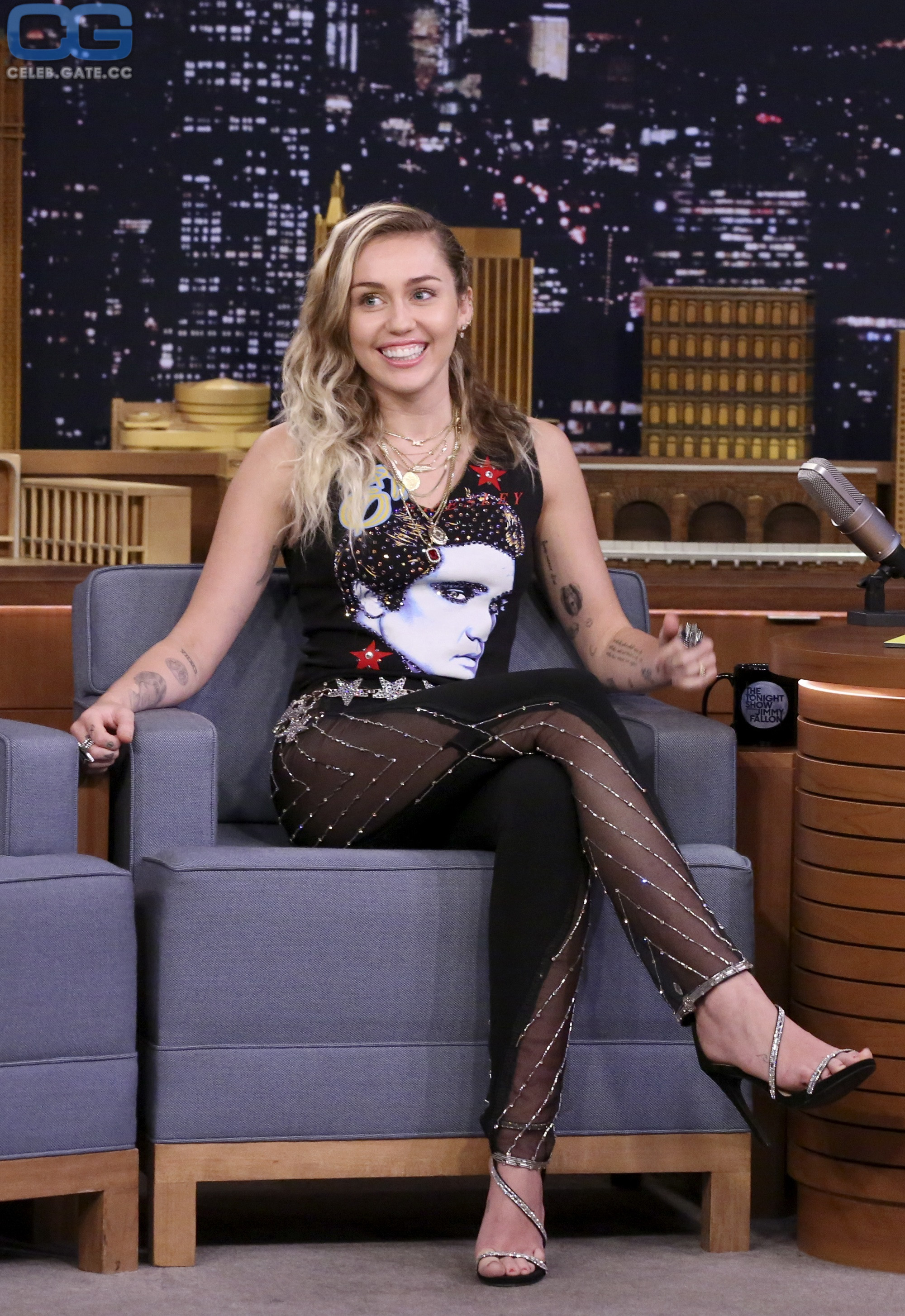 Miley Cyrus feet