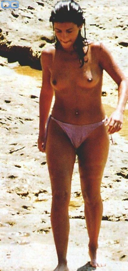 Mónica Cruz Nude