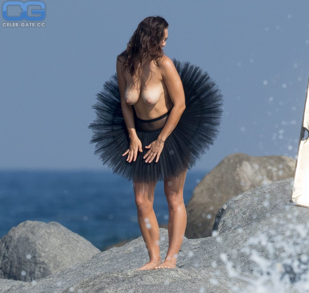Myla Dalbesio naked