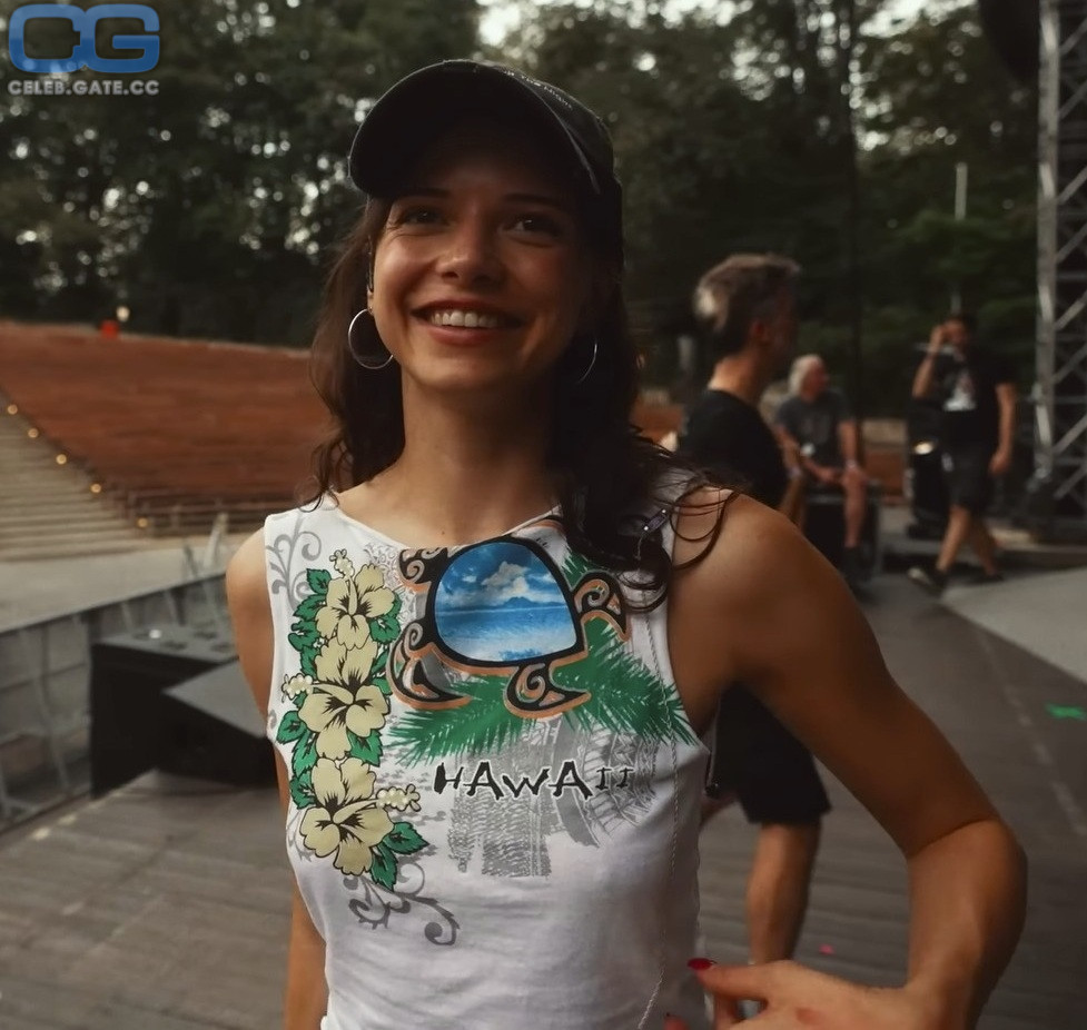 Nina Chuba 
