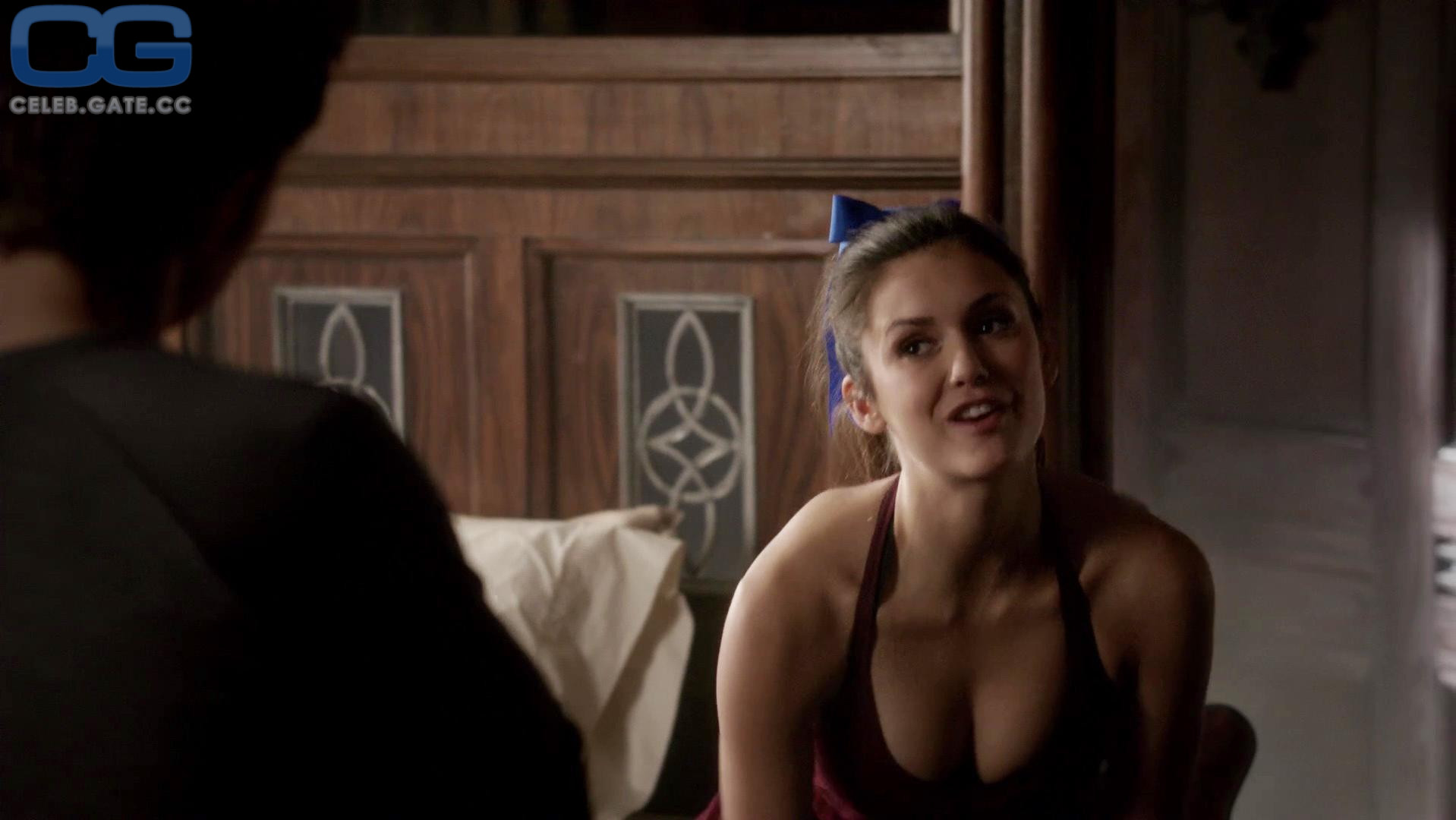 Nina Dobrev 
