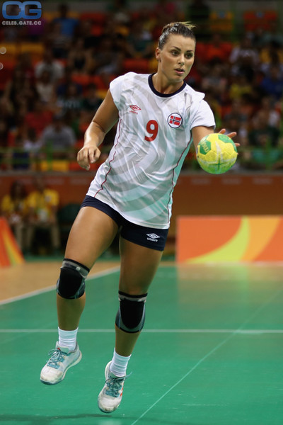 Nora Mork handball