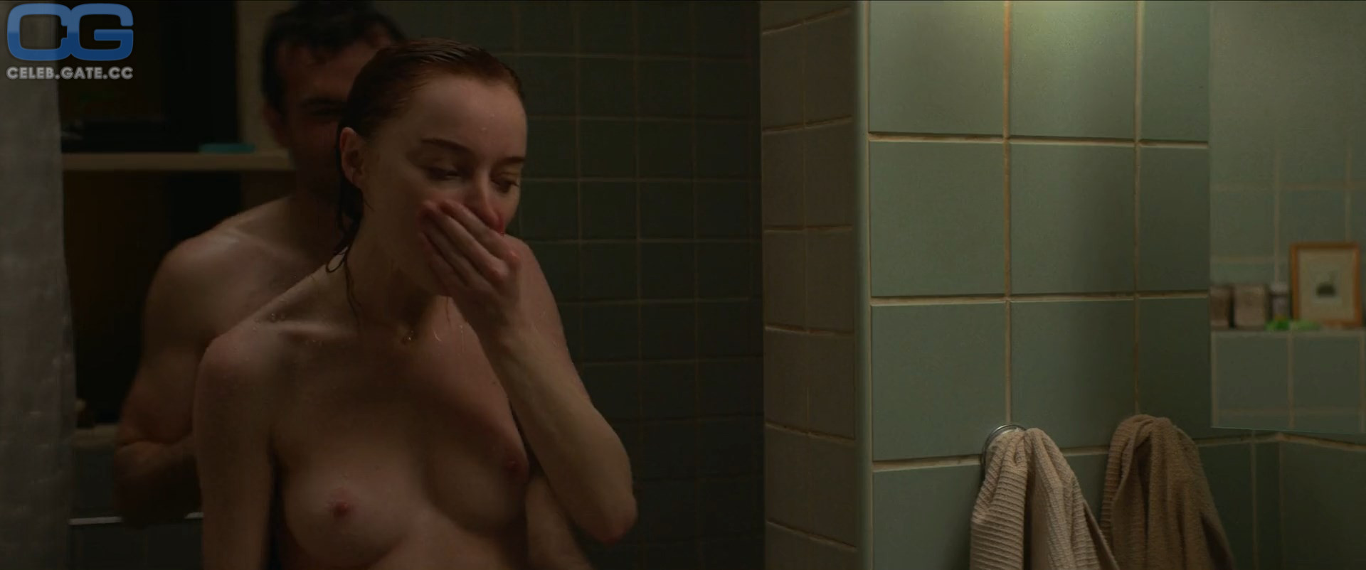 Phoebe Dynevor 