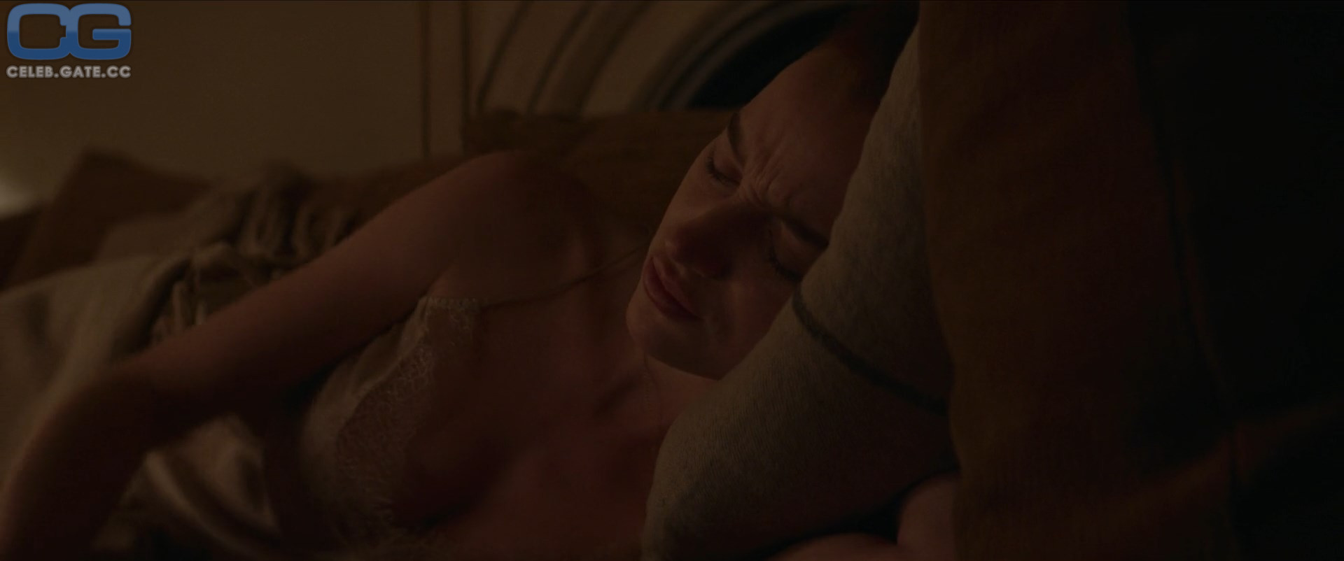 Phoebe Dynevor 