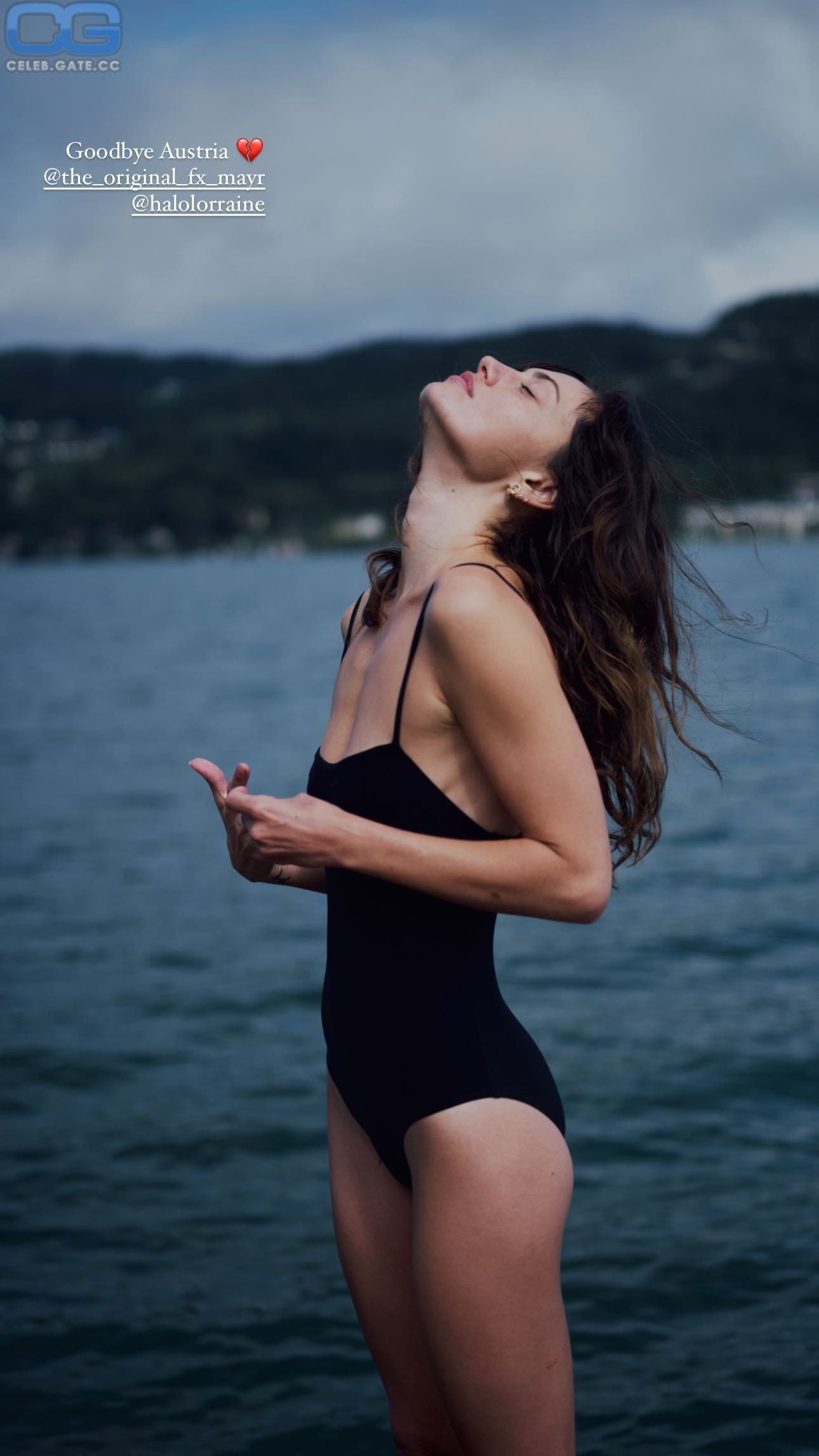 Phoebe Tonkin 