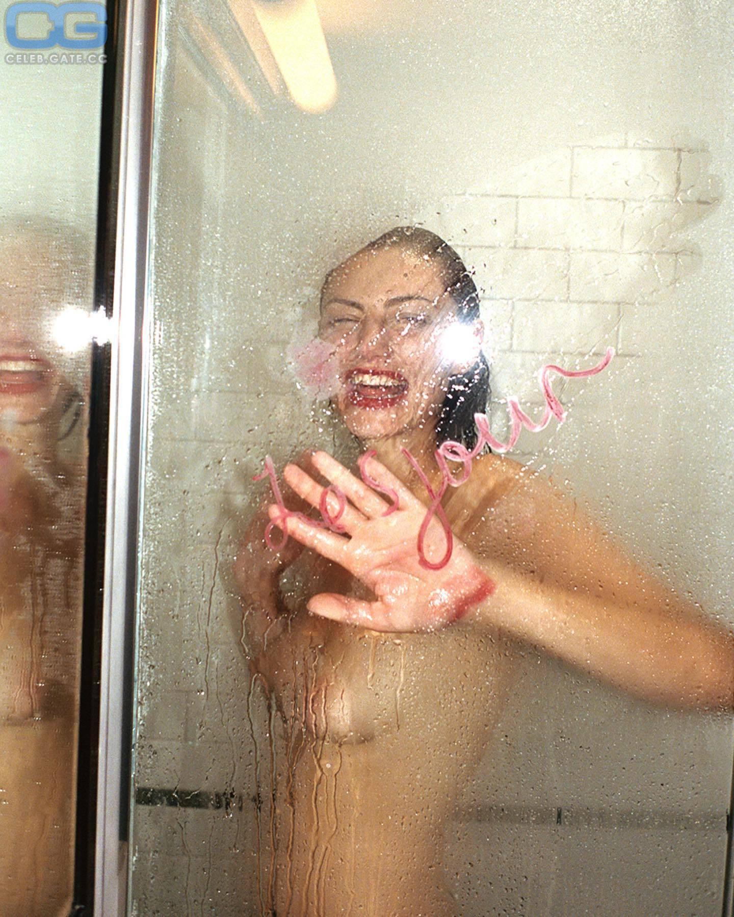 Phoebe Tonkin 