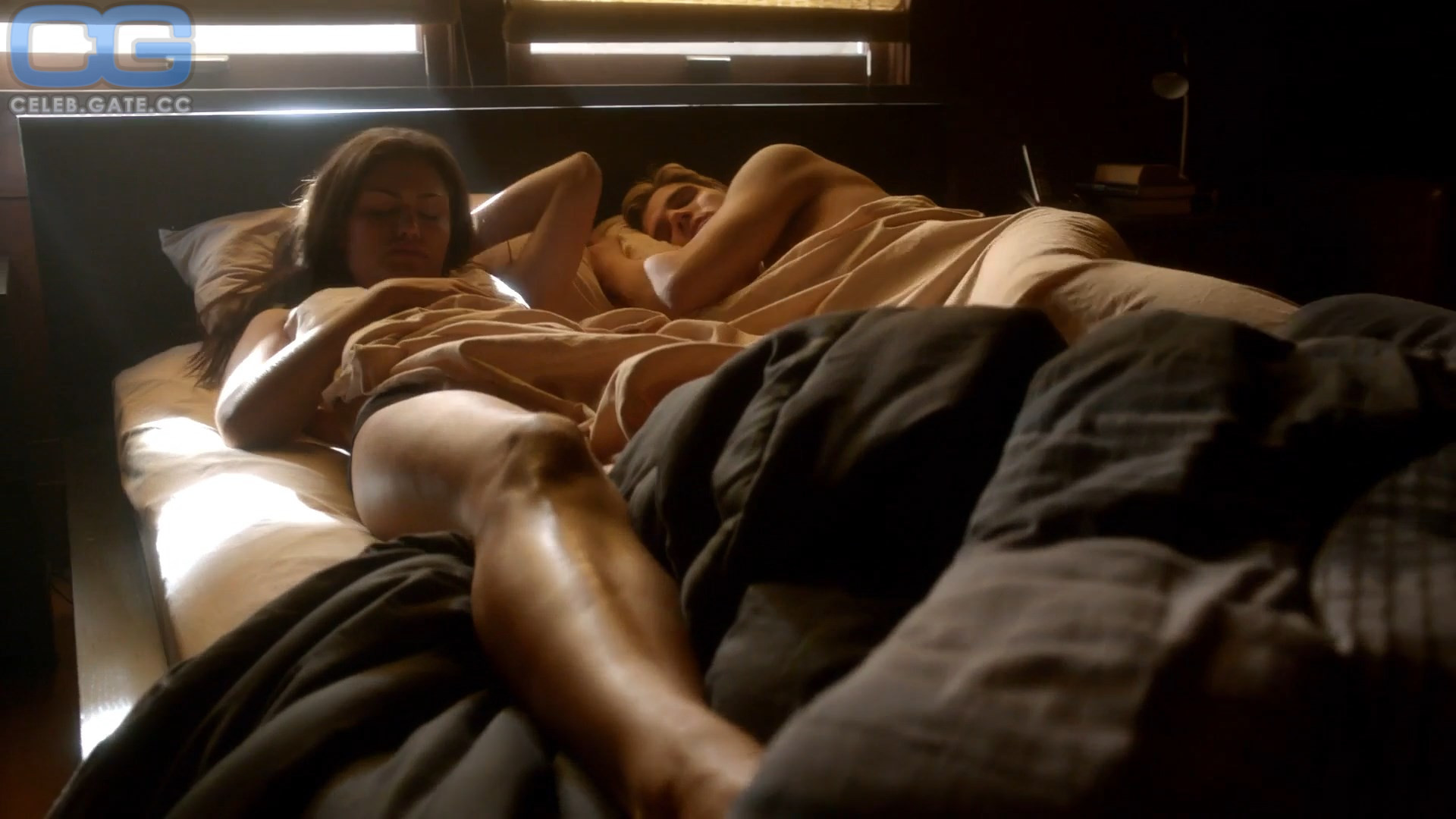 Phoebe Tonkin 