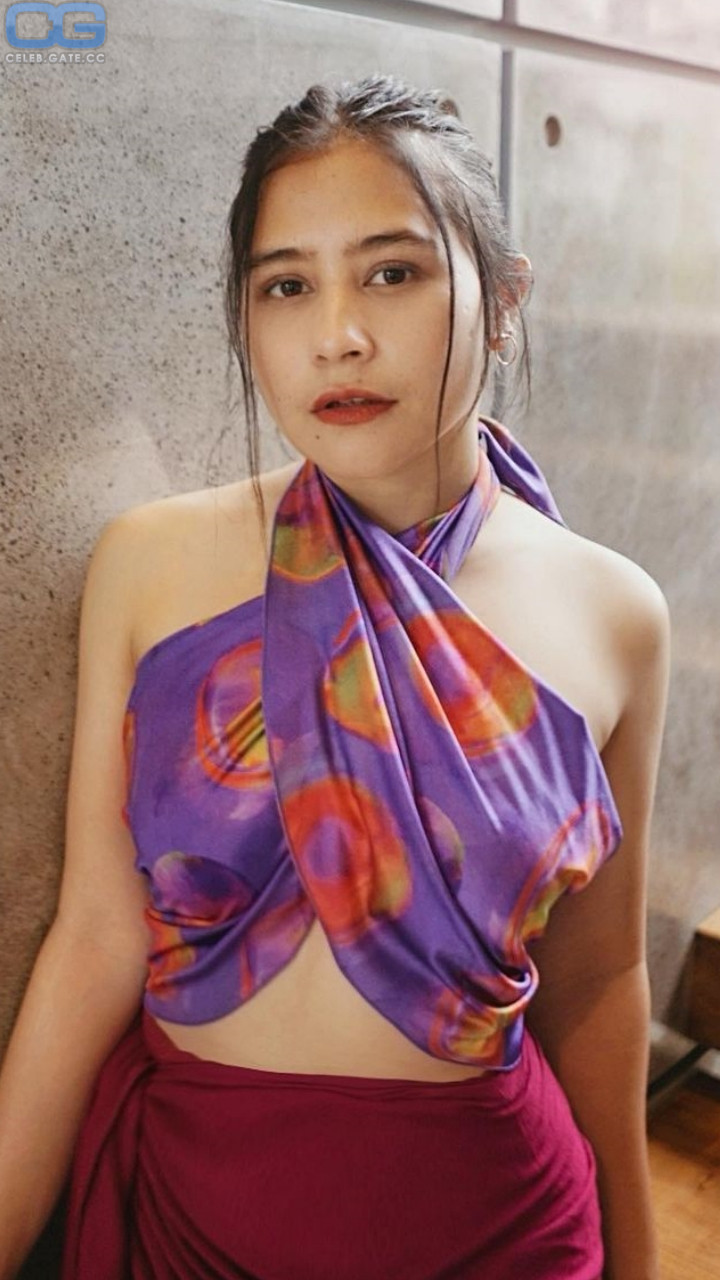 Prilly Latuconsina 