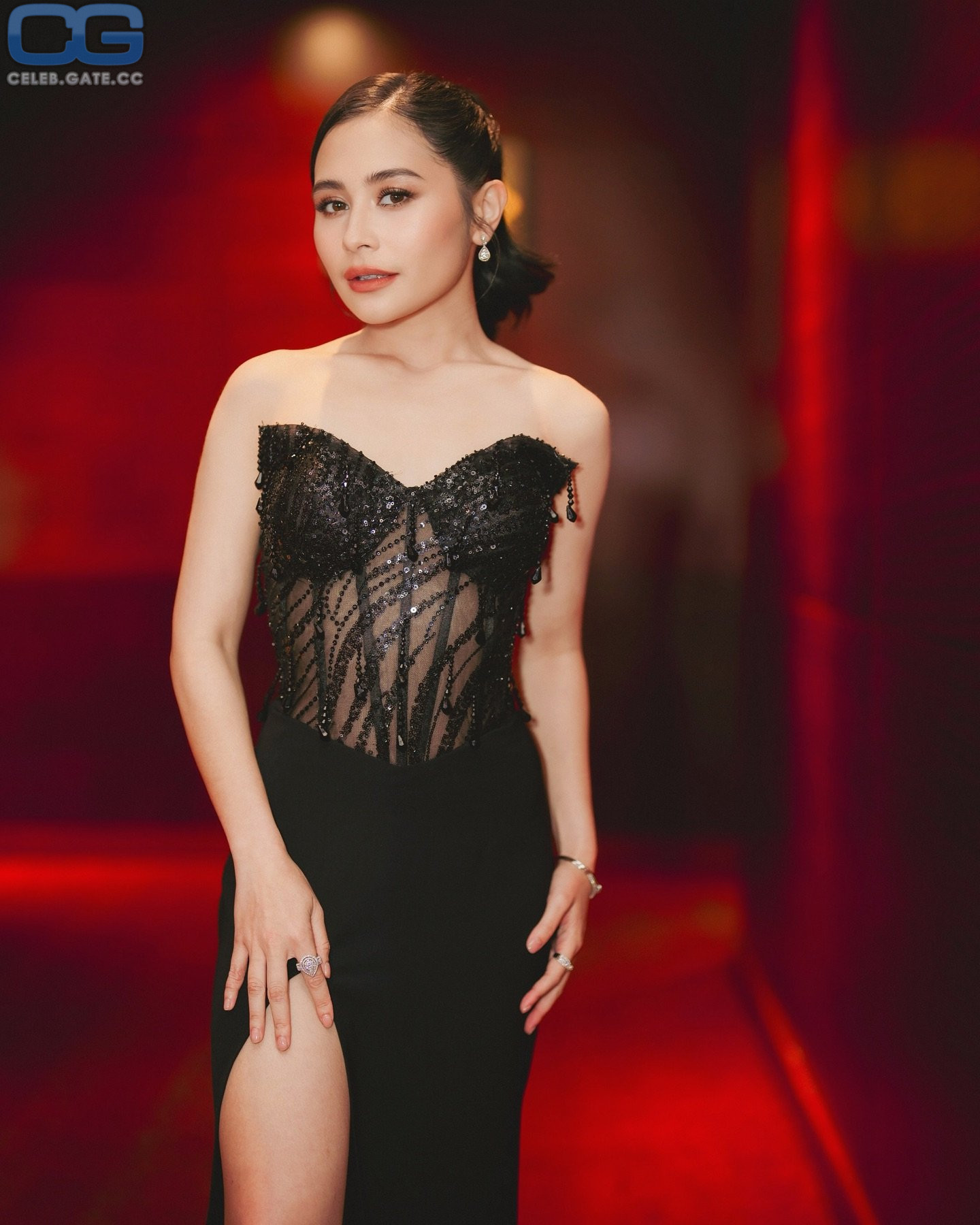 Prilly Latuconsina 