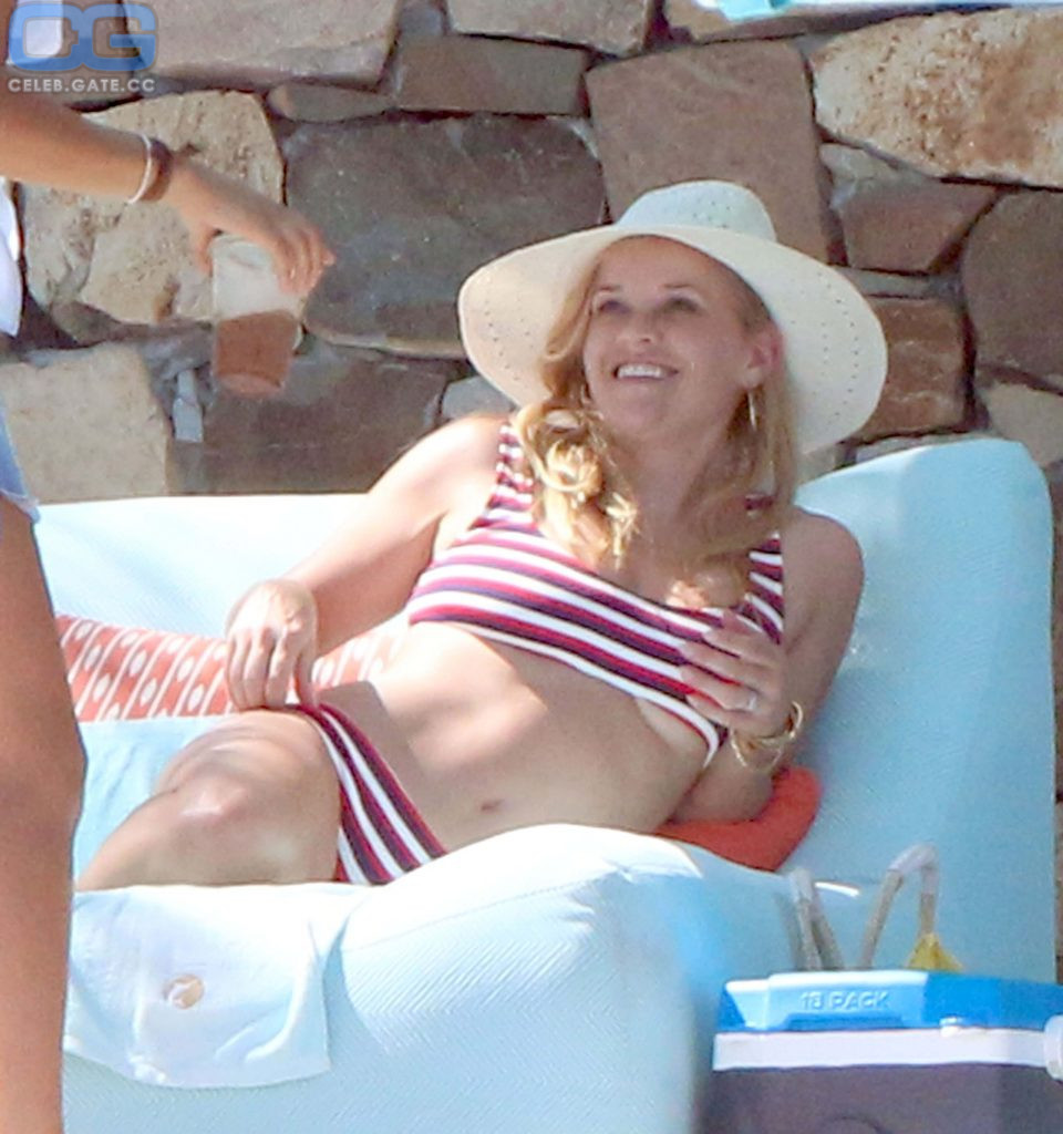 Reese Witherspoon tit slip