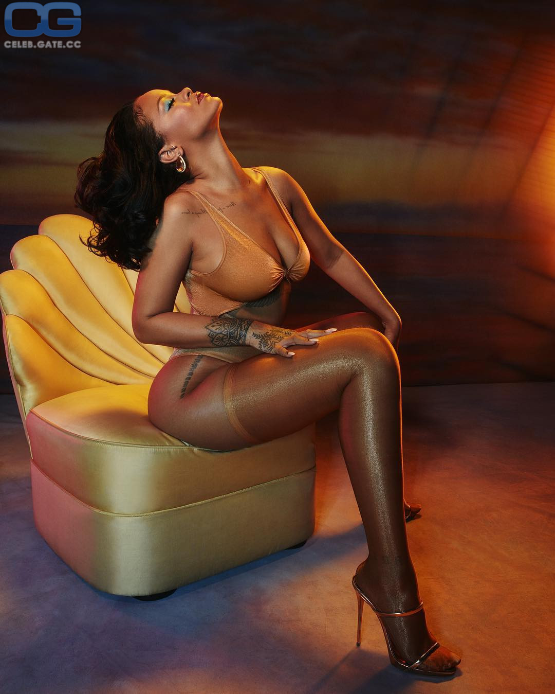 Rihanna body