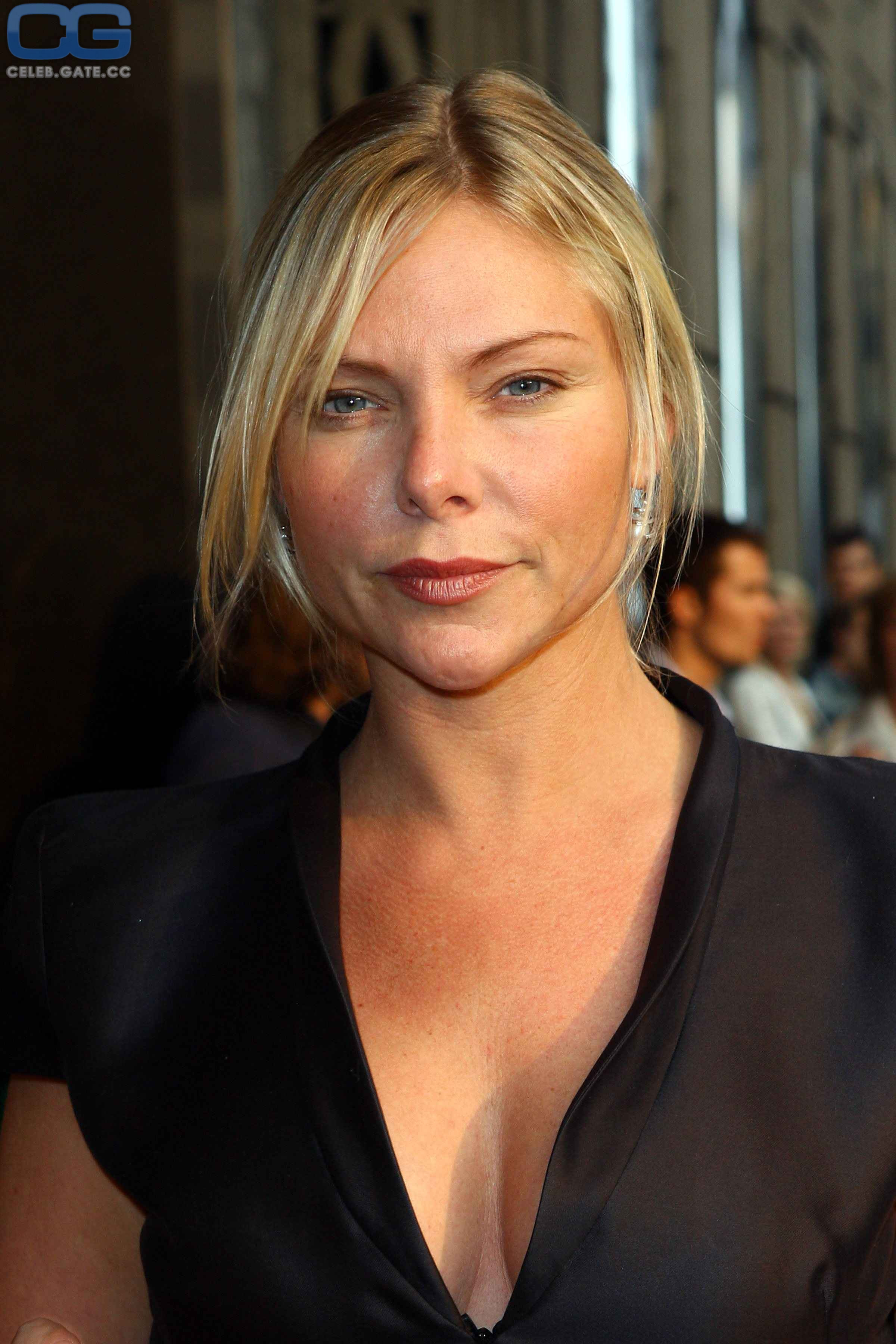 Samantha Womack dekollete