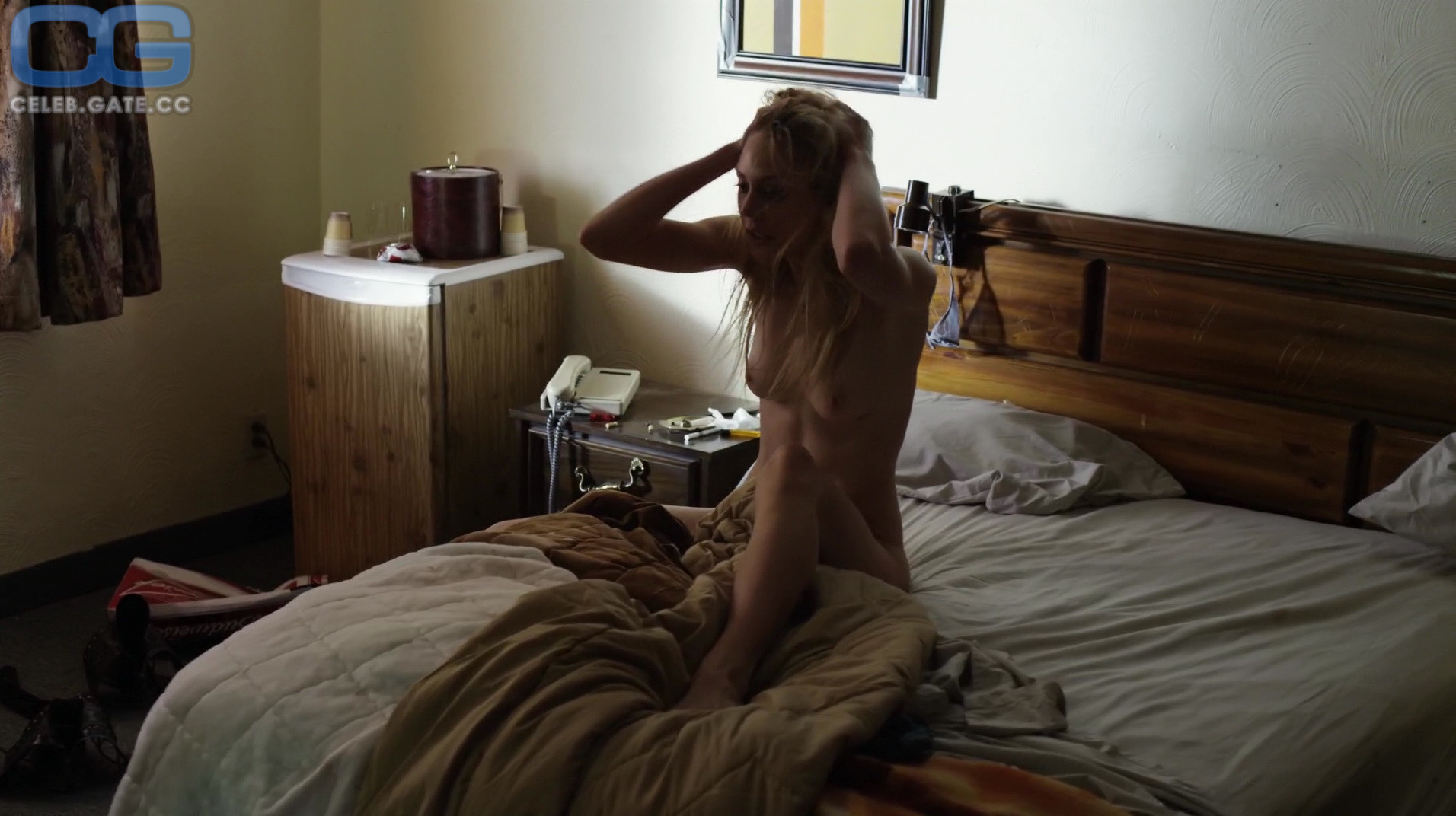 Sara Mitich nude scene