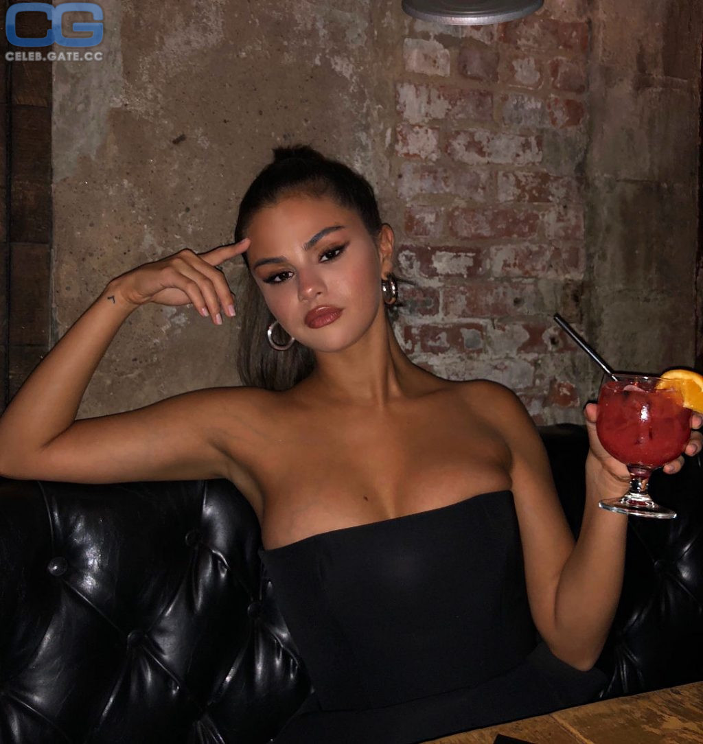 Selena Gomez braless
