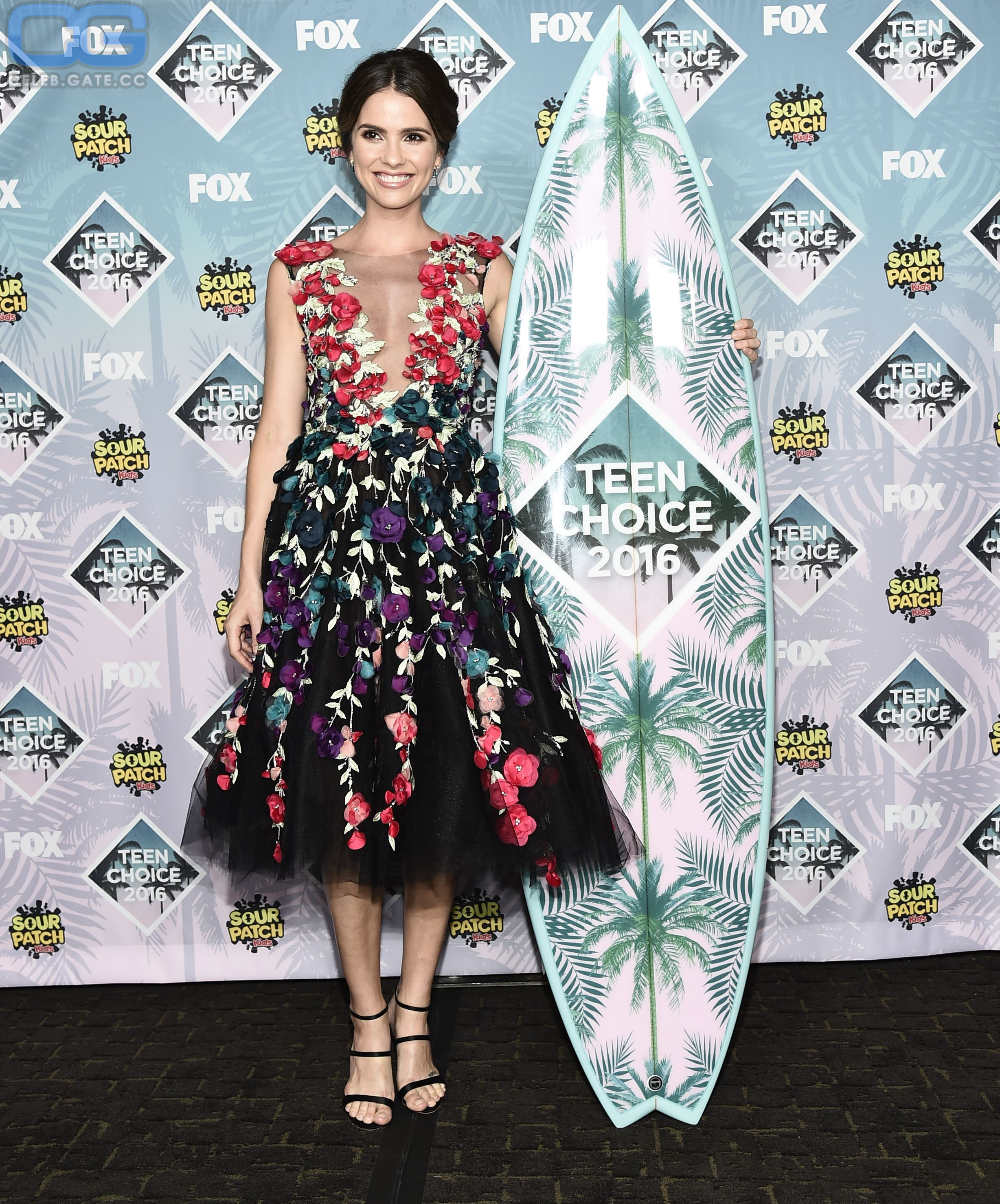 Shelley Hennig 