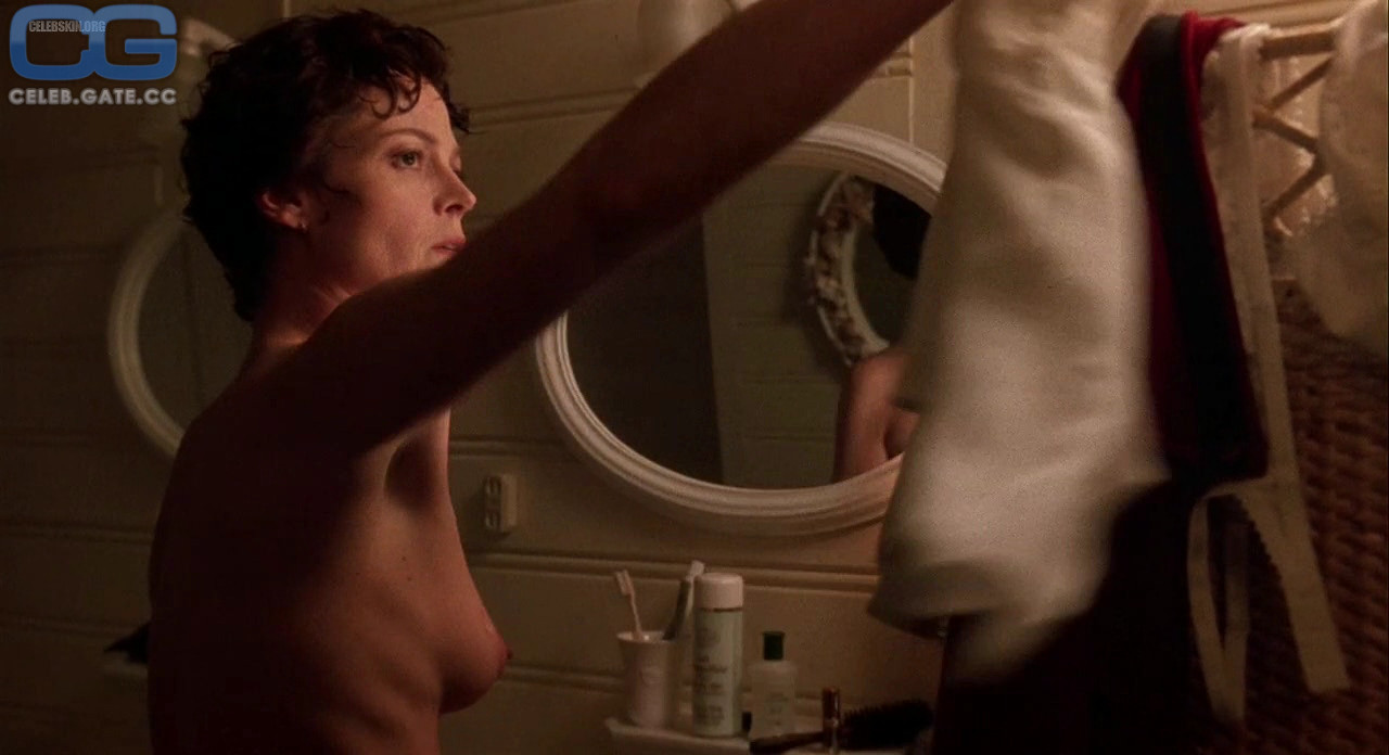 Sigourney Weaver naked scene