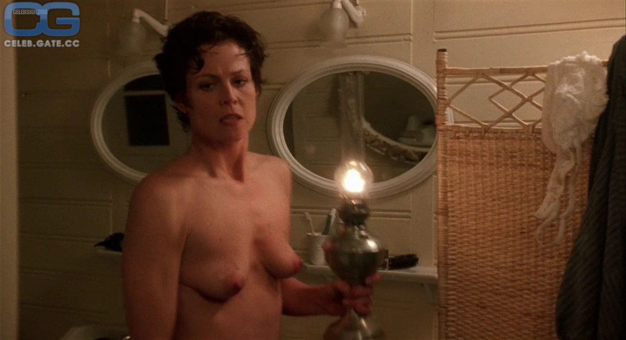 Sigourney Weaver nudes