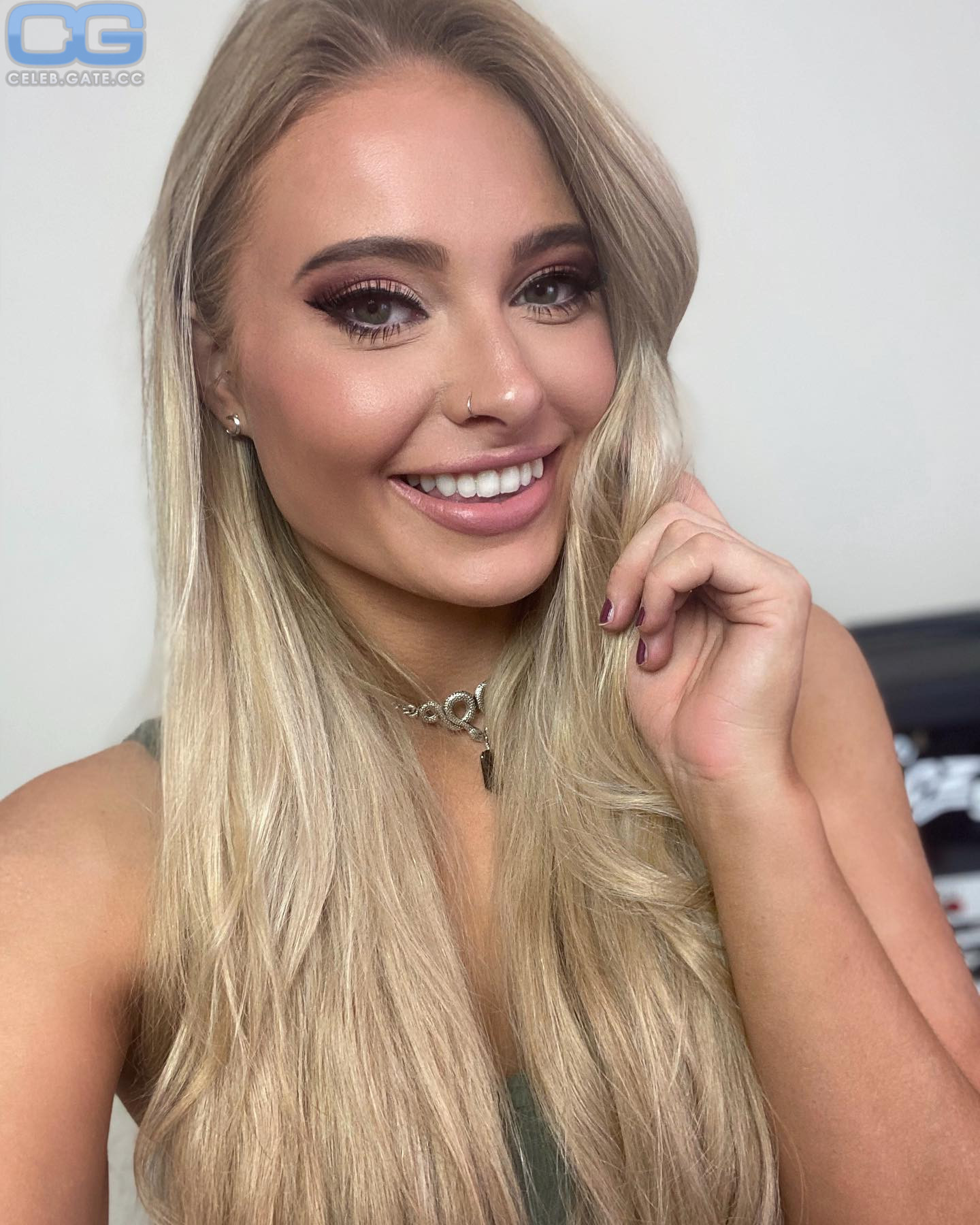 Sophie lloyd topless