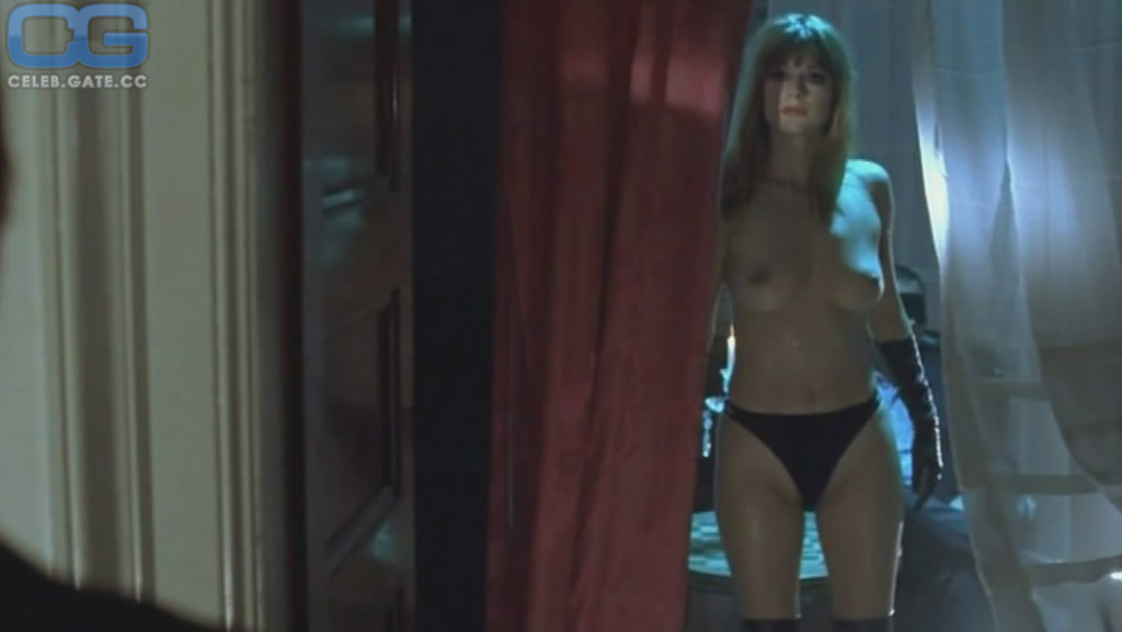 Suzan Anbeh topless scene