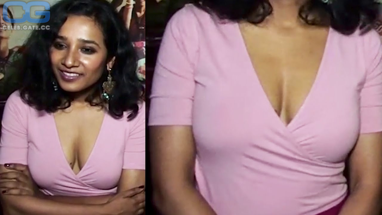 Tannishtha Chatterjee cleavage