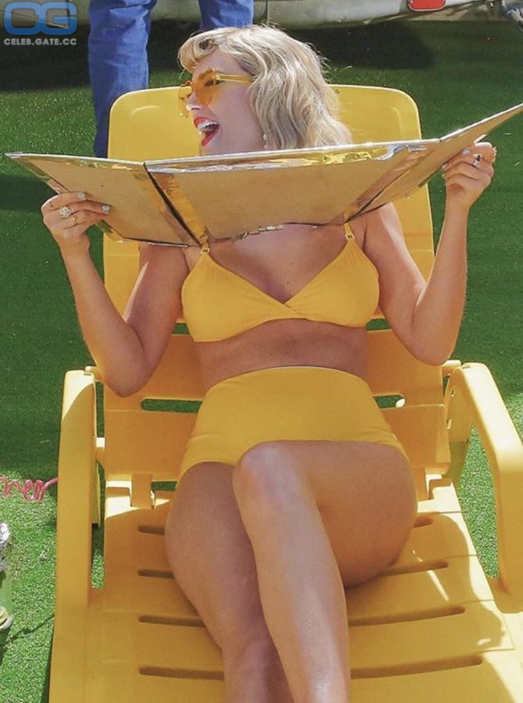 Taylor Swift bikini