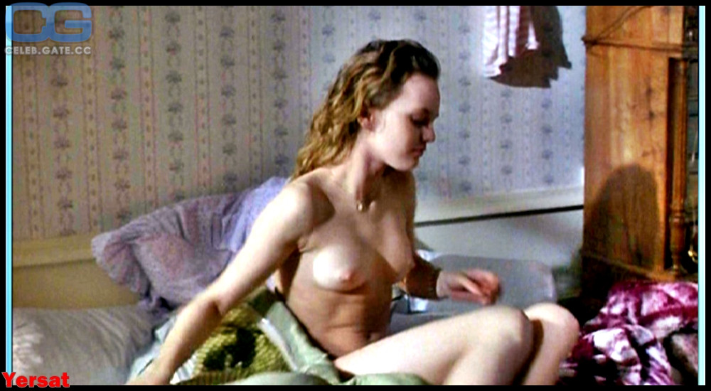 Vanessa Paradis nude scene