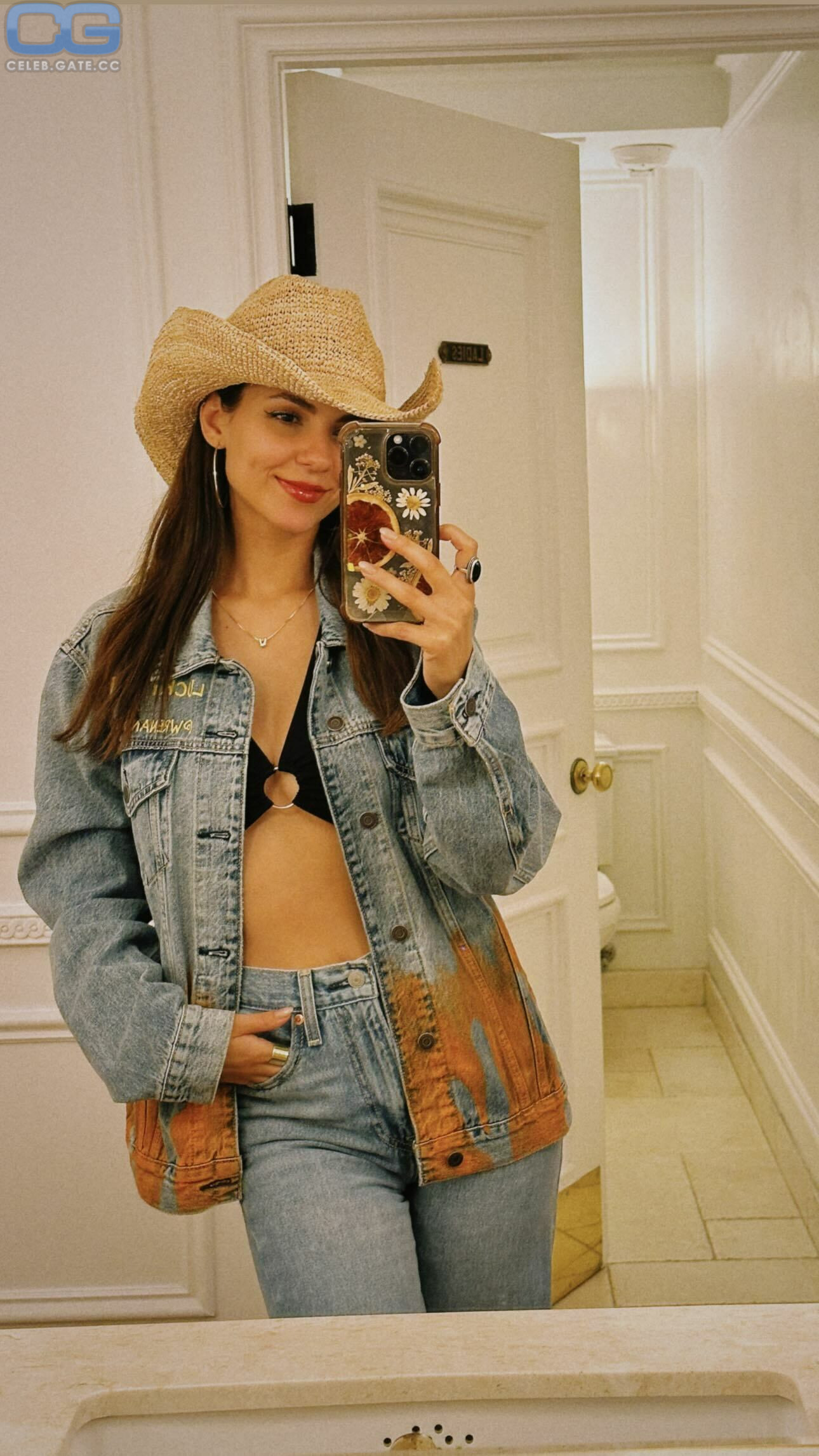 Victoria Justice 