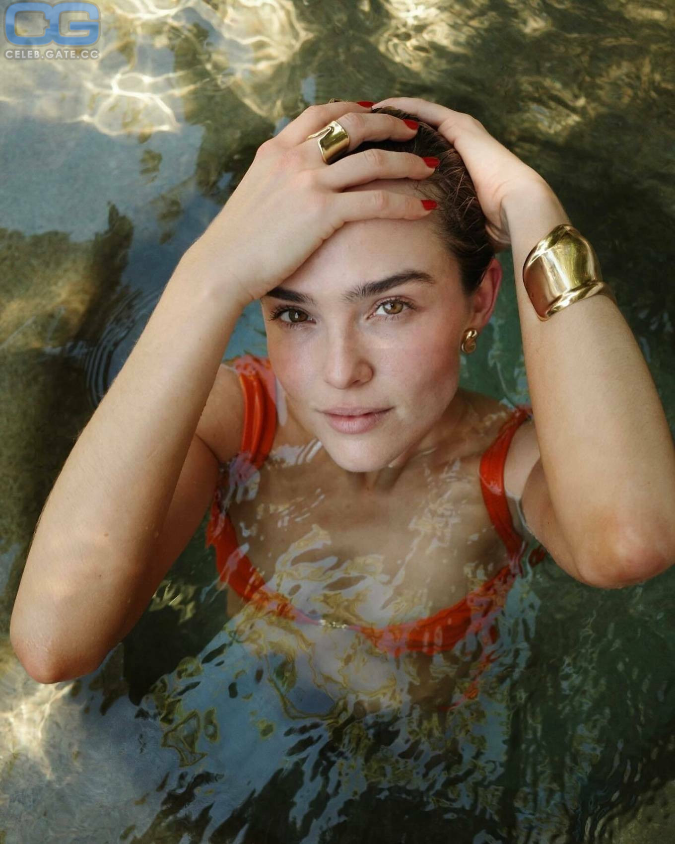 Zoey Deutch 