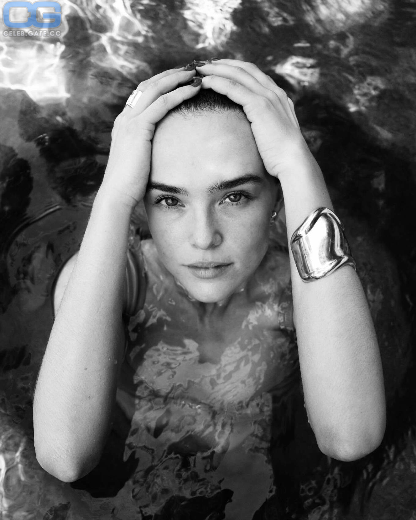 Zoey Deutch 