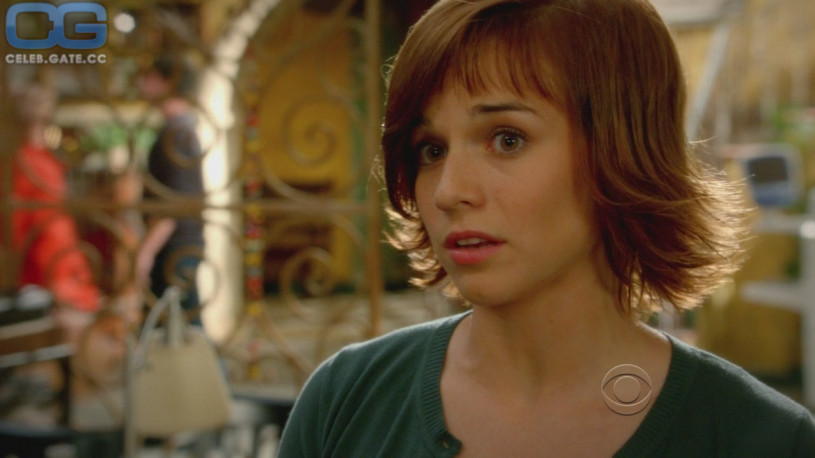 Renee Felice Smith nackt, Nacktbilder, Playboy, Nacktfotos, Fakes, Oben